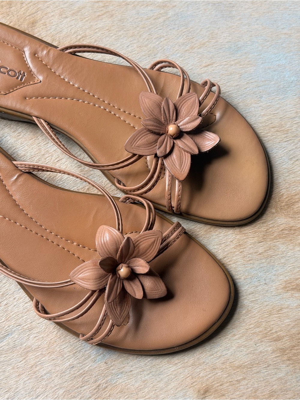 Women’s Floral Strap Sandals - Tan leather